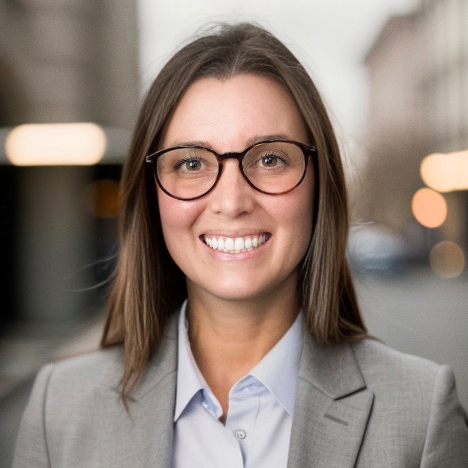 Professional Headshot of Mercedes Pearson